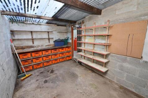 Garage/Workshop
