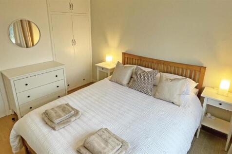 1 Glanymor Bedroom 2.jpg