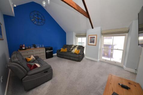 Living Area Apt2
