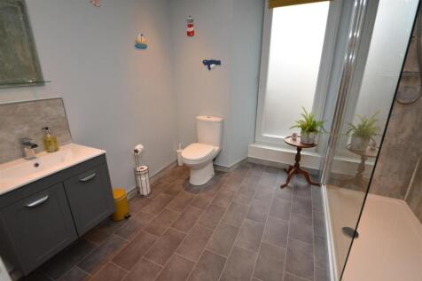 Shower Room Apt1