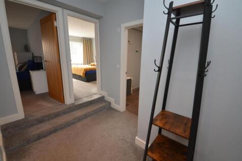 Hall Apt2