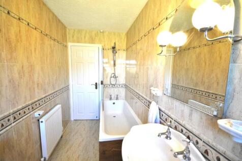 Family Bathroom.JPG