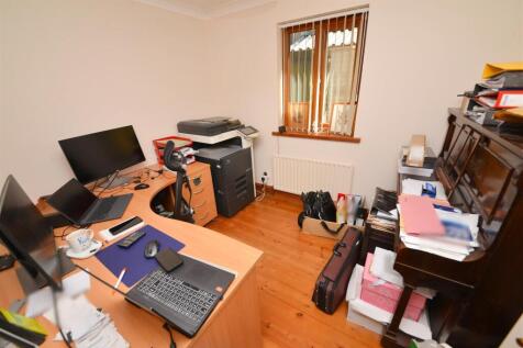 Bedroom 4 / Office