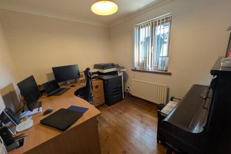 Bedroom 4 / Office