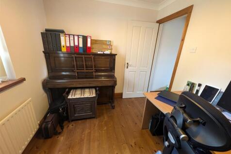 Bedroom 4 / Office
