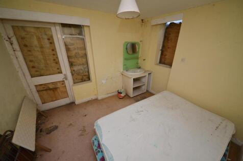 Bedroom 1 (Garden Flat)