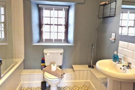 Bathroom 1.jpg