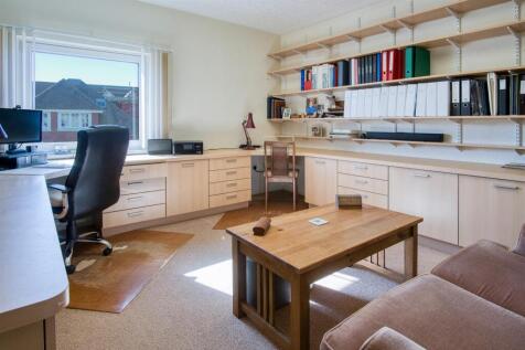Bedroom 4 / Office