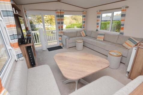 Living / Dining Area