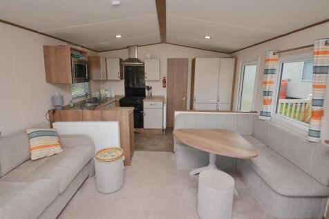 Living / Dining Area