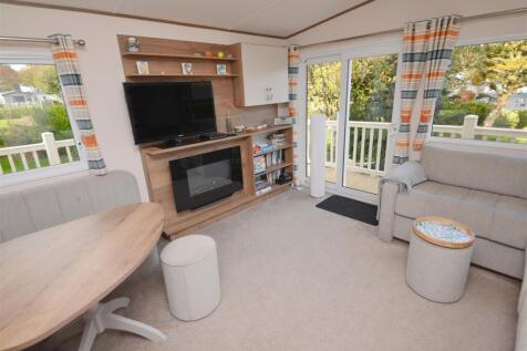 Living / Dining Area