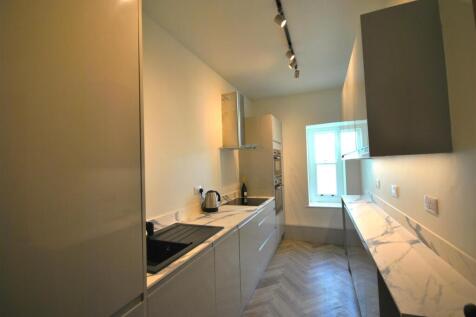 Kitchen 2.JPG