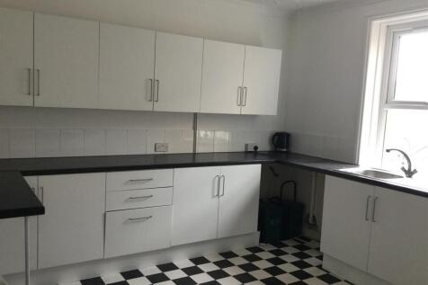 98 High Street - Kitchen.jpg