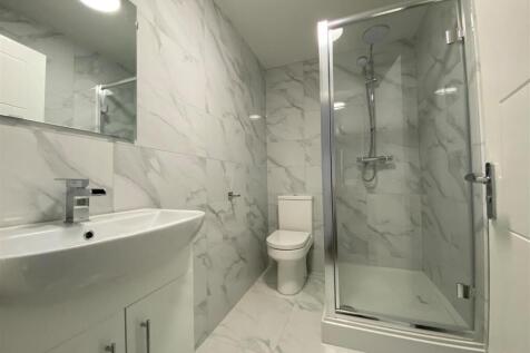 98 Holton Road - Flat 3 - Shower Room.jpg