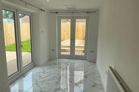 35 Greenacres - dining room 2.jpg