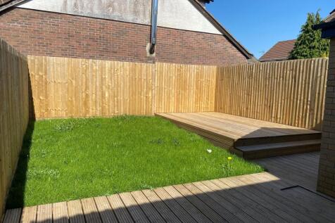 35 Greenacres - rear garden.jpg