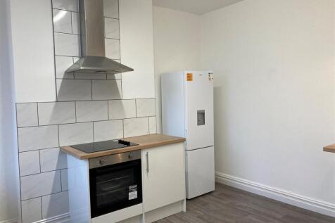 24 The Parade - kitchen 2.jpg