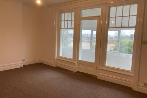 24 The Parade - living room.jpg