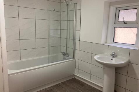 24 The Parade - bathroom.jpg