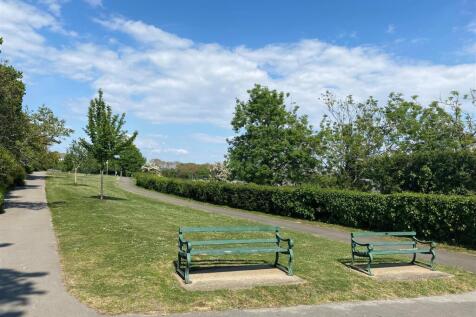 24 The Parade - park 1.jpg