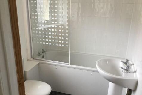 Lower Pyke Street - bathroom.jpg
