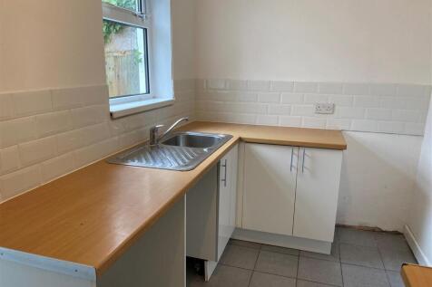4 Lady Margaret - kitchen 2.jpg