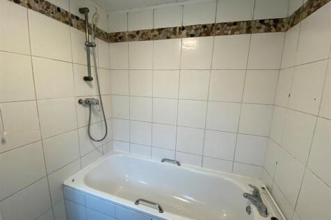 4 Lady Margaret - bathroom 2.jpg