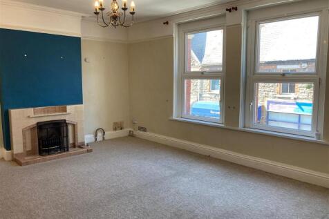 76 High Street - living room 3.jpg