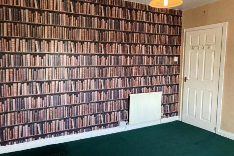 76 High Street - bedroom books.jpg