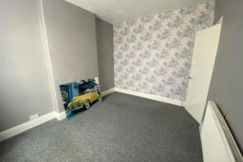 6 Newlands Street - bedroom 2.jpg