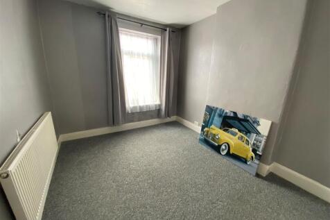 6 Newlands Street - bedroom.jpg
