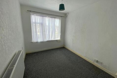 6 Newlands Street - bedroom rear.jpg