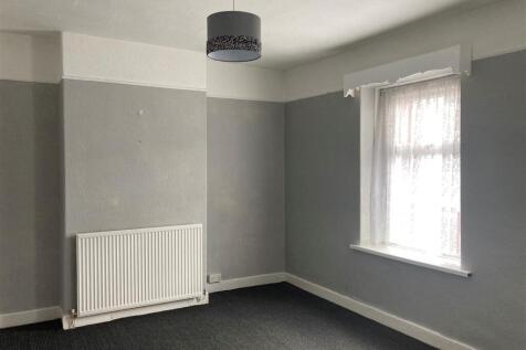 8 Phyllis Street - bedroom one.jpg