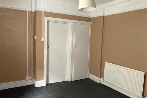 8 Phyllis Street - rear room 2.jpg