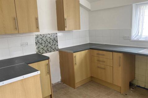 8 Phyllis Street - kitchen 2.jpg