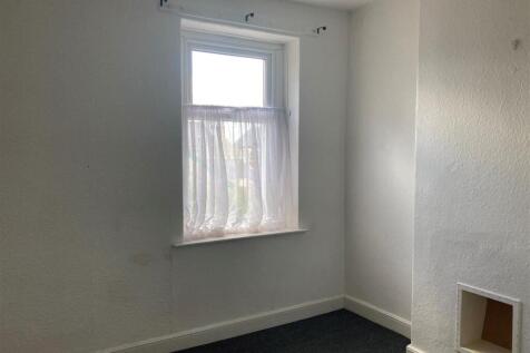 8 Phyllis Street - bedroom two 2.jpg