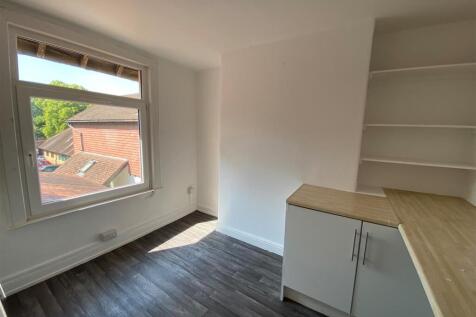 40a Station Road - kitchen 2.jpg