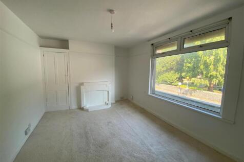 40a Station Road - living room 2.jpg