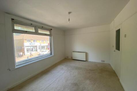 40a Station Road - living room.jpg