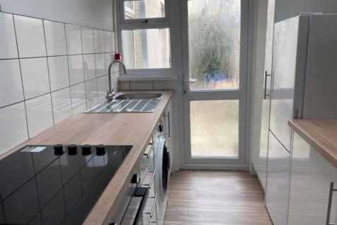 front flat, 24 The Parade - kitchen 3.jpg