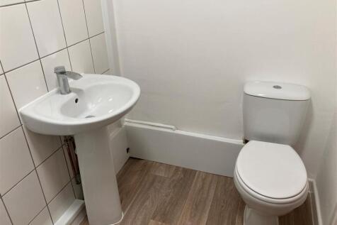 front flat, 24 The Parade - shower room 7.jpg