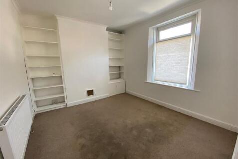 21 Phyllis Street - front room.jpg
