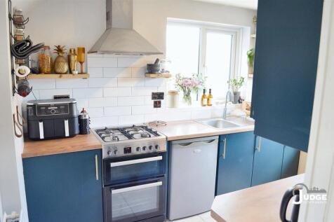 5 KITCHEN 1.jpg