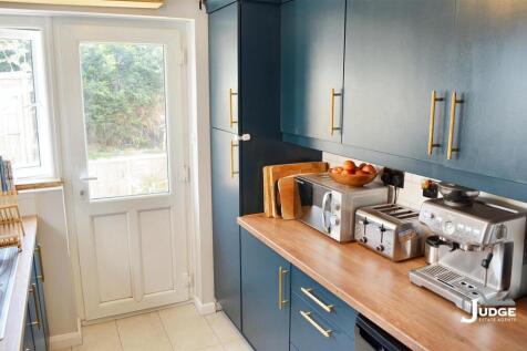 5 KITCHEN 4.jpg
