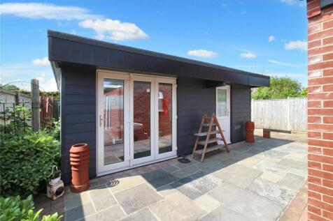Hot Hub / Gym House