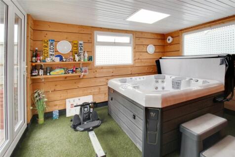 Hot Tub / Gym House