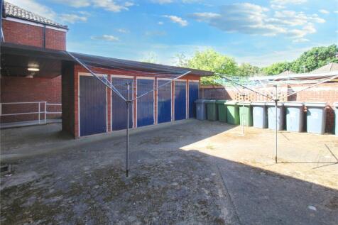 Communal Area &amp; Shed