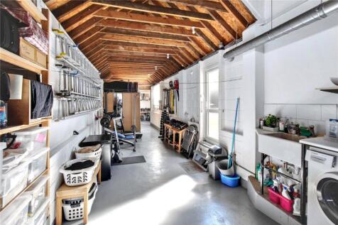 Garage/Workshop