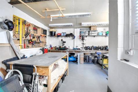Garage/Workshop