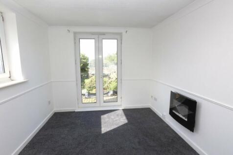 LOUNGE TO GARDEN